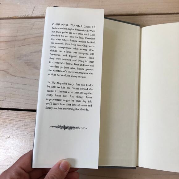 The Magnolia Story Book Chip & Joanna Gaines - Picture 2 of 5